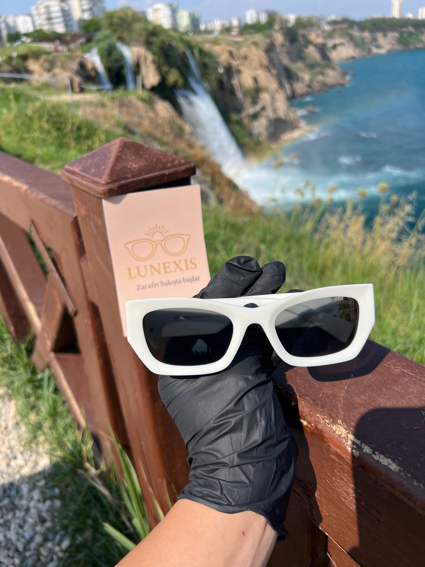 MİUMİU Güneş Gözlüğü (MM09WS beyaz)