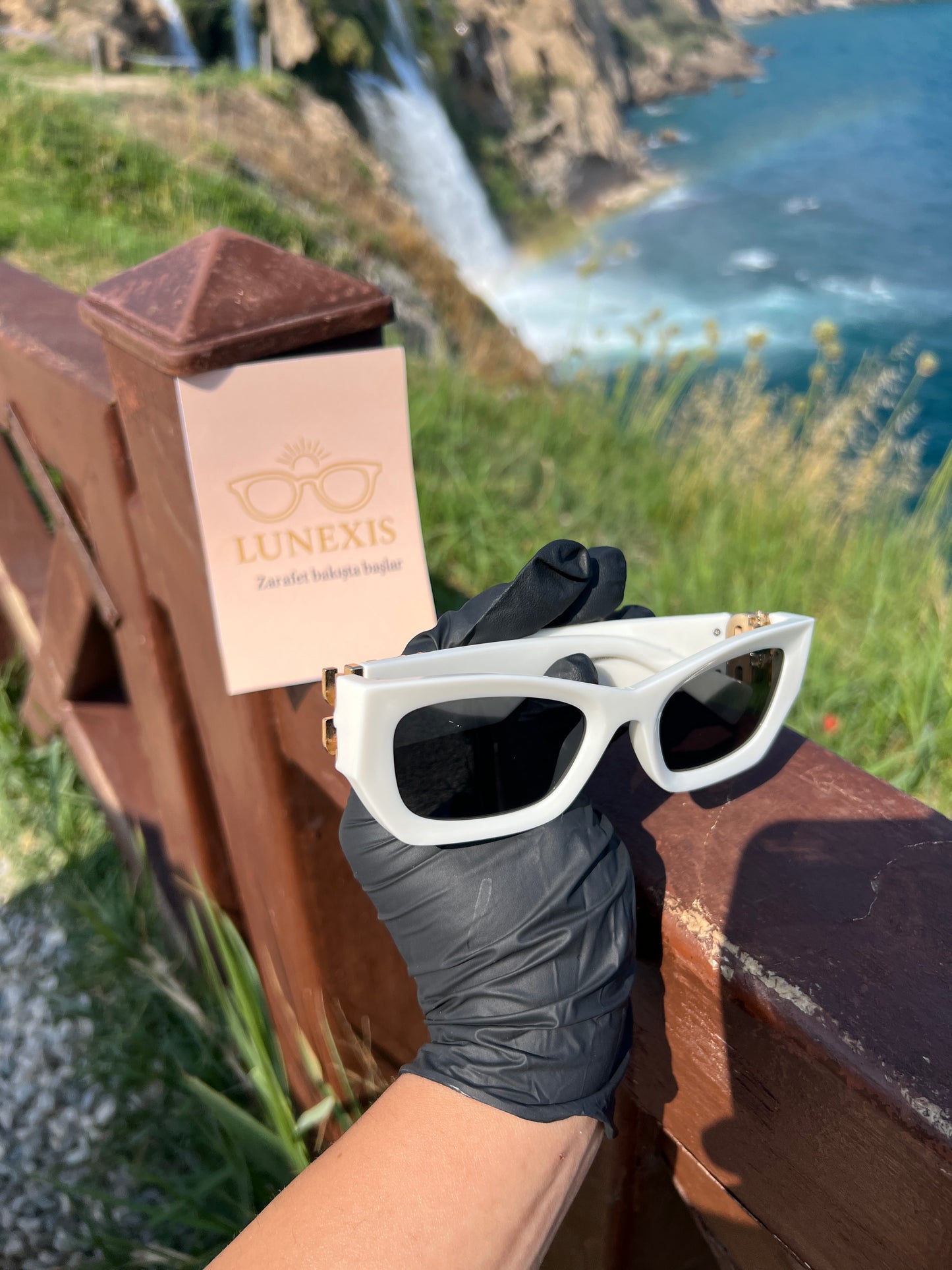 MİUMİU Güneş Gözlüğü      (MM09WS beyaz)