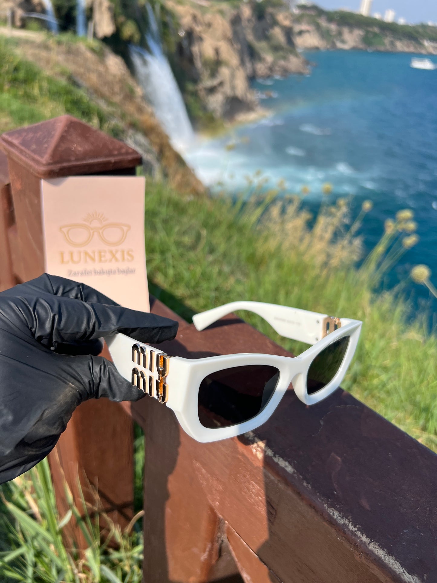 MİUMİU Güneş Gözlüğü      (MM09WS beyaz)